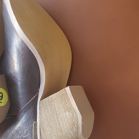 NWT cut out bootie - Picture 4 of 4